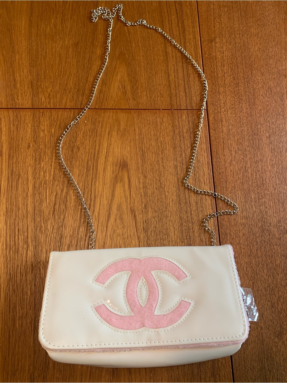 Chanel Beauty White & Pink Patent Leather Clutch with Chain - Picture 2 of 11